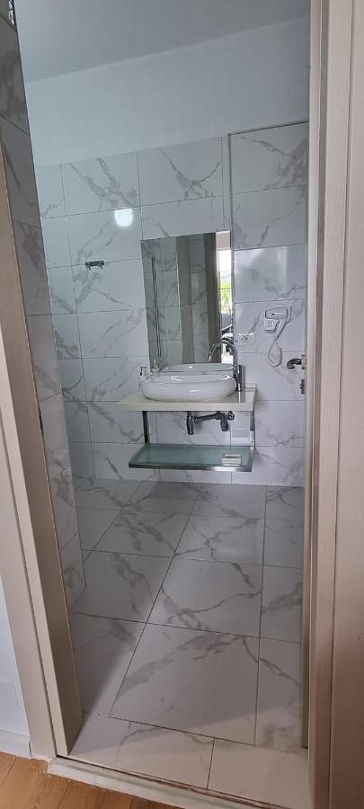 Suncoast Rooms Port Side Sarandë エクステリア 写真