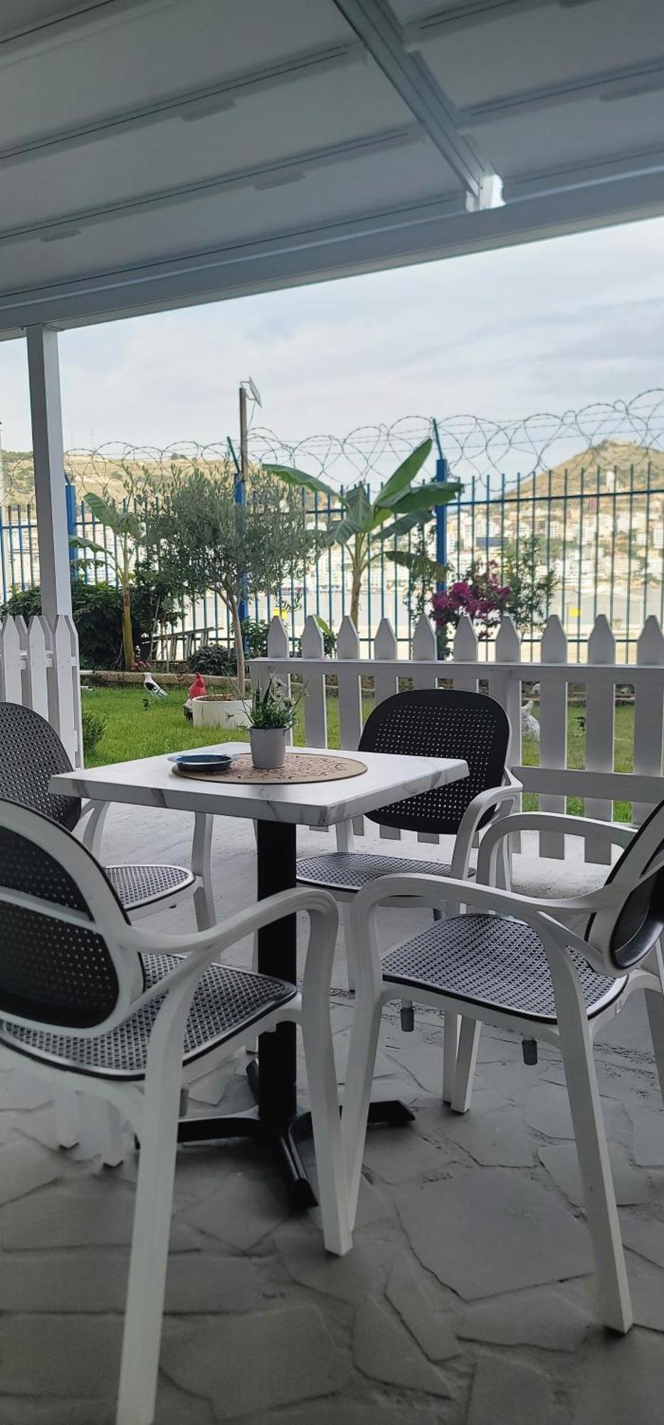 Suncoast Rooms Port Side Sarandë エクステリア 写真