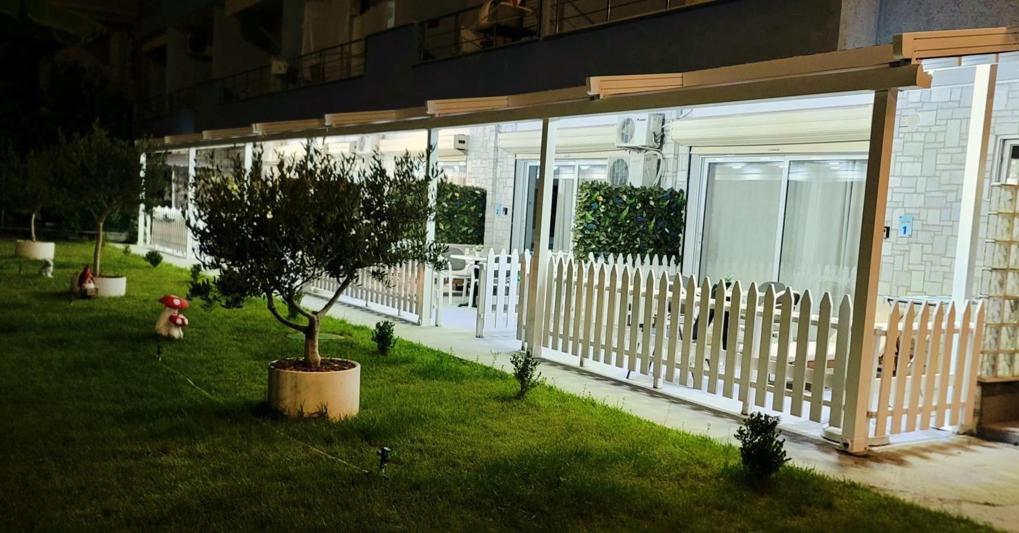 Suncoast Rooms Port Side Sarandë エクステリア 写真