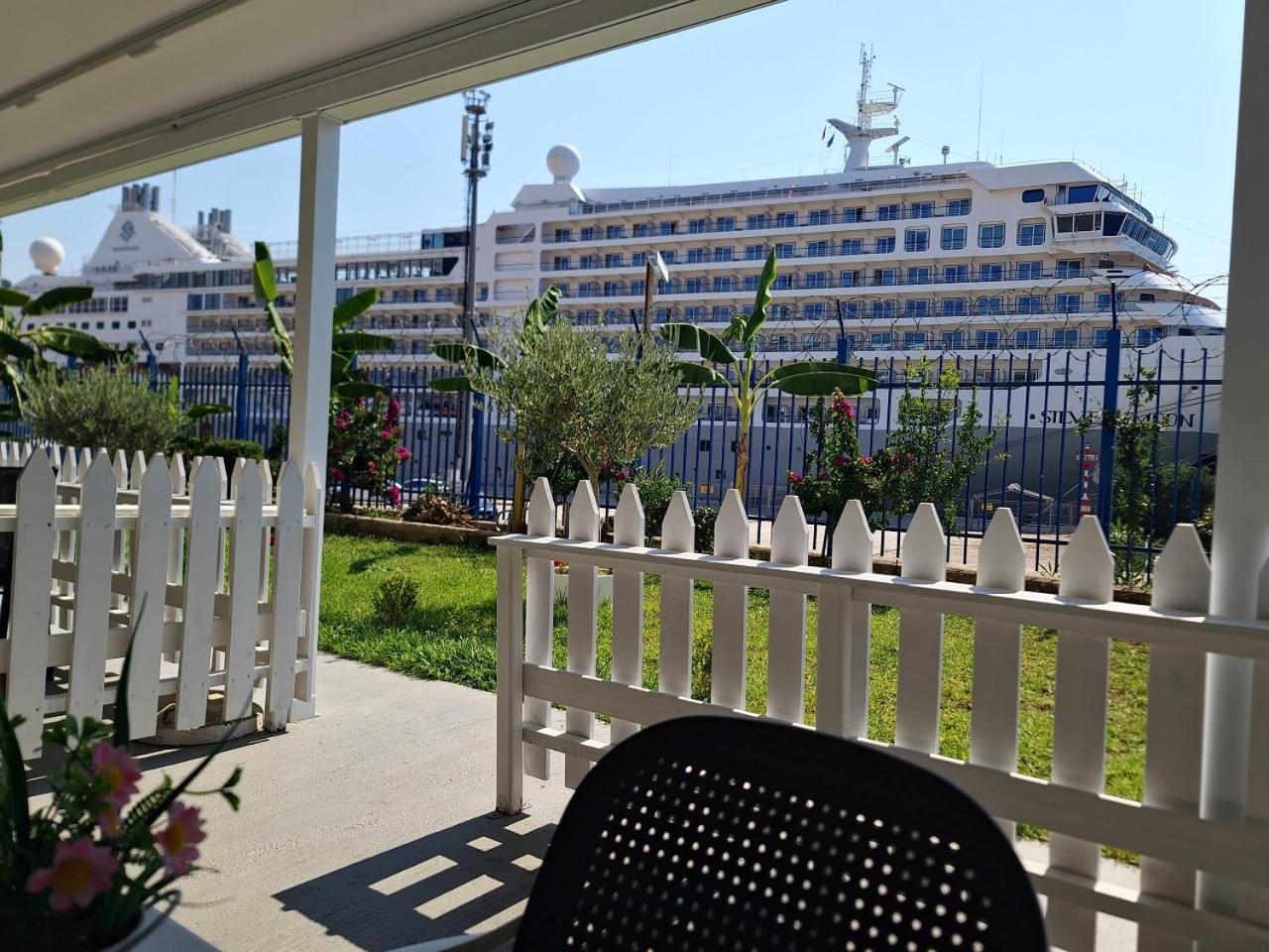 Suncoast Rooms Port Side Sarandë エクステリア 写真